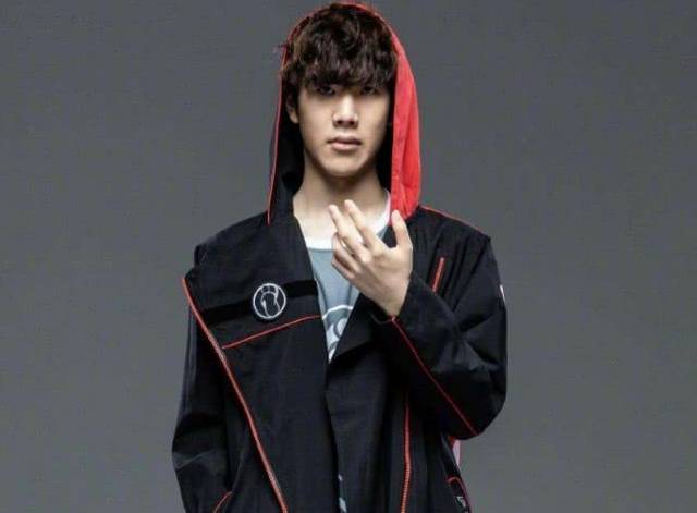 B8 在2025年StarLadder布达佩斯Major第二阶段的首场比赛中击败了 Team Liquid