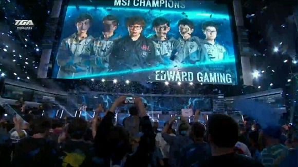 100 Thieves CEO花费$30,000进行箱子开启，获得$3,000刀具