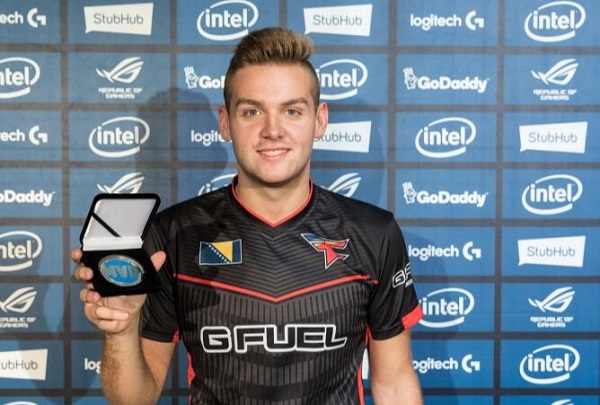 LPL 第一阶段常规赛每日TOP5： Elk 的枪魅力和致命 Sniper