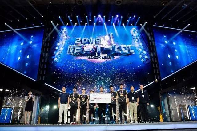 据LCK官方消息，将于12月22日本周四开启LCK2022年度颁奖典礼，并将在多个频道开启直播