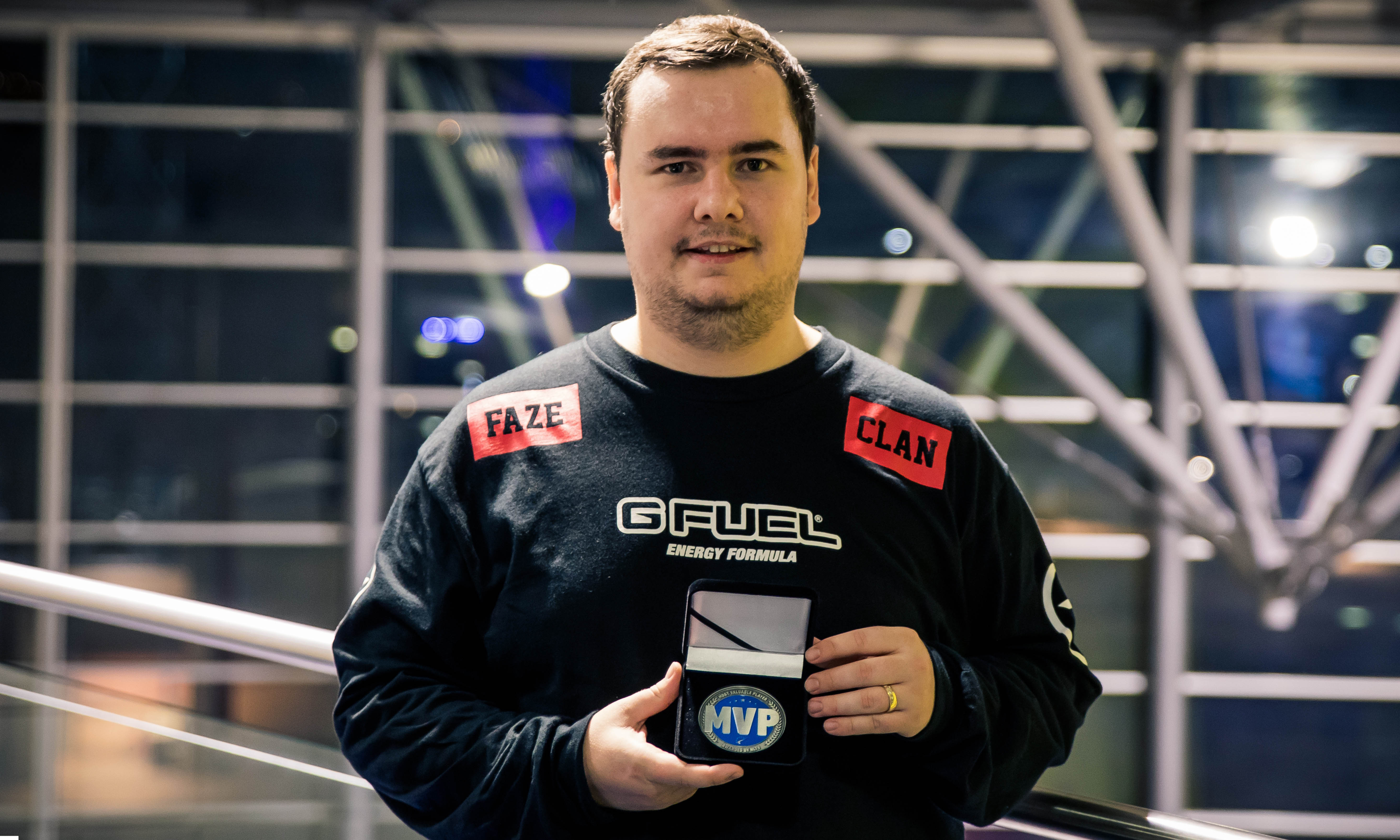 夏季常规赛收官首战 RNG对阵LGD谁能带走胜利